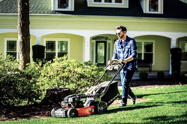 Ariens, ‘back in the walk business and in a big way,’ debuts new Razor line of walk-behinds